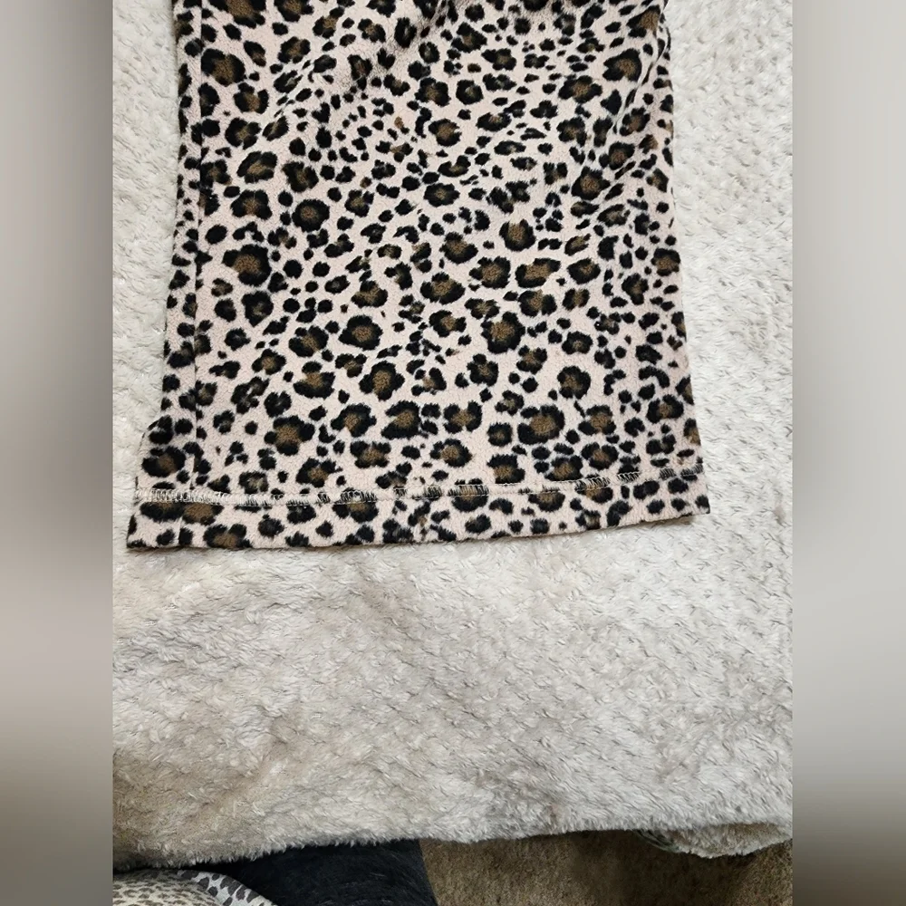 Midnight by Carole Hochman Leopard Print Pajamas - Picture 4 of 8